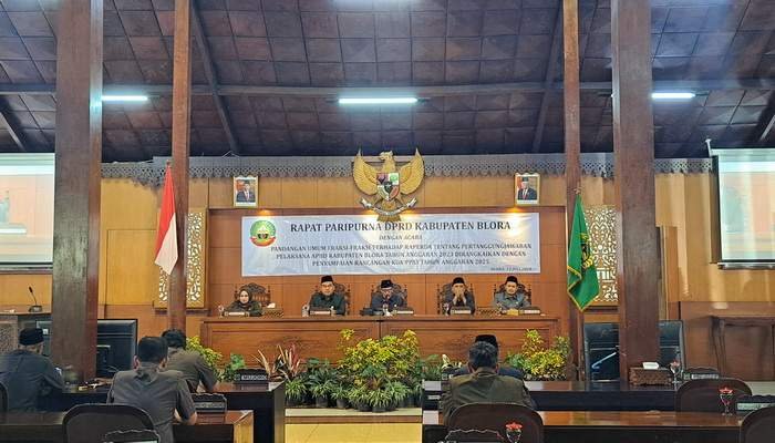 Gelar Paripurna DPRD Blora, Jubir Gabungan Fraksi Kritisi Pengelolaan BUMD