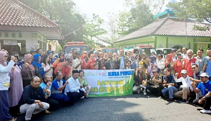 Atasi Dampak Kekeringan, ILUSA Blora Salurkan Ratusan Tangki Air Bersih