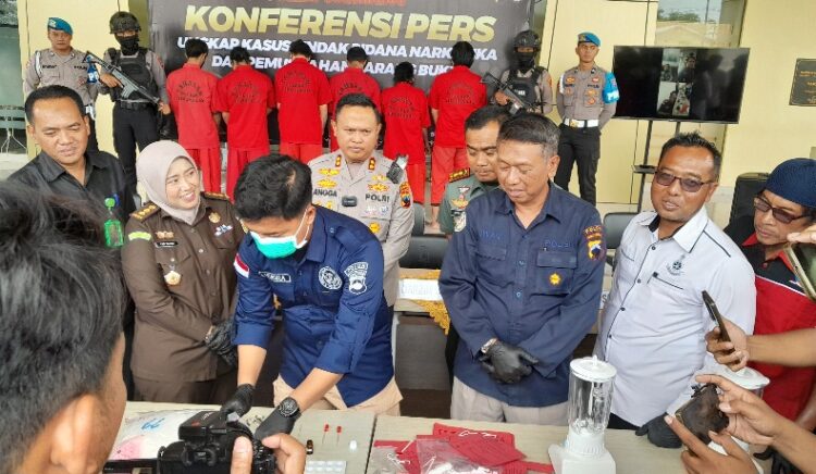 Ungkap Jaringan Narkoba Lintas Daerah, Polres Sukoharjo Amankan Sabu 1 Kg dan 6 Tersangka