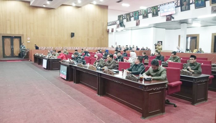 Rapat Paripurna DPRD Semarang Bahas Persetujuan Rancangan Peraturan Daerah dan Perubahan APBD TA 2024