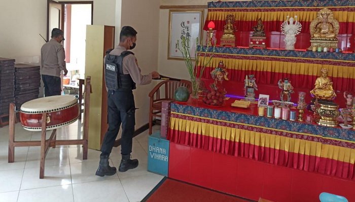 Puluhan Personel Polisi Amankan Ibadah Imlek di Kabupaten Malang