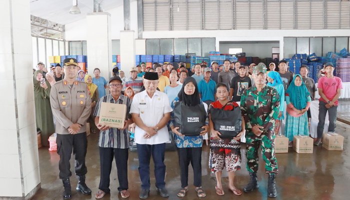 Sambut Hari Bhayangkara ke-78, Kapolres Malang Gelar Bakti Sosial Bersama Nelayan Sendang Biru
