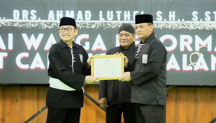 Resmi Jadi Warga Kehormatan PSHT, Kapolda Jateng Ajak Perbaiki Citra