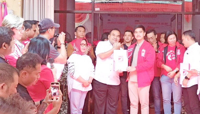 Ketum PSI Resmi Turunkan Rekom Kepada Arief Rohman-Sri Setyorini di Pilkada 2024