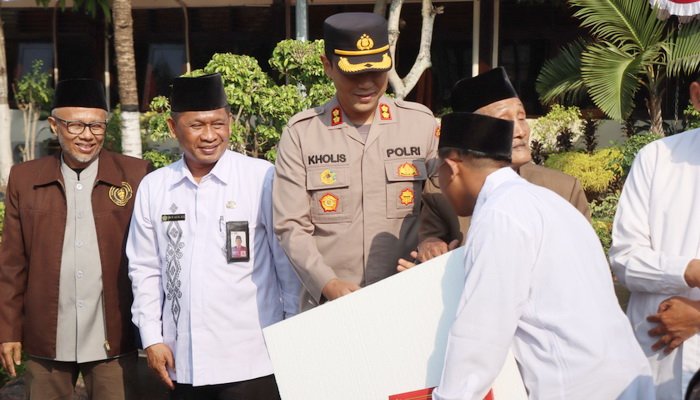 Sambut HUT RI ke-79,  Polres Malang Salurkan Bantuan untuk Rumah Ibadah, Pondok Pesantren, dan Panti Asuhan