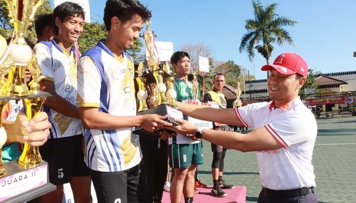 Polres Malang Gelar Puncak Final Turnamen Bola Voli Presisi Cup 2024, Elrastra dan RBC Sahara 393A Raih Juara