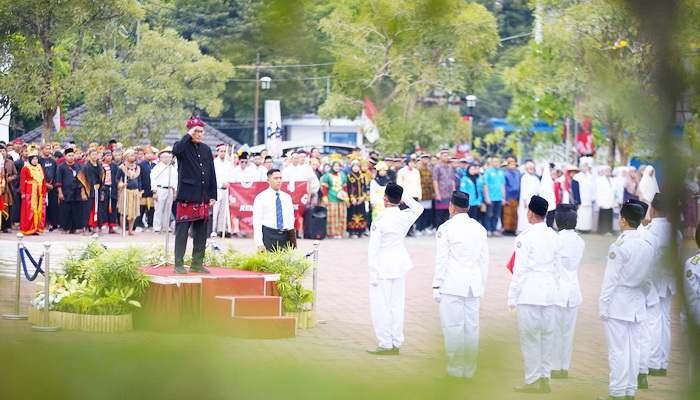 Ribuan Peserta Berbaju Adat dan Kostum Profesi Meriahkan HUT ke-79 RI di UMM