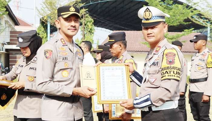 Gelar Apel Pemberian Penghargaan, 28 Personel dapat Penghargaan dari Kapolres Demak