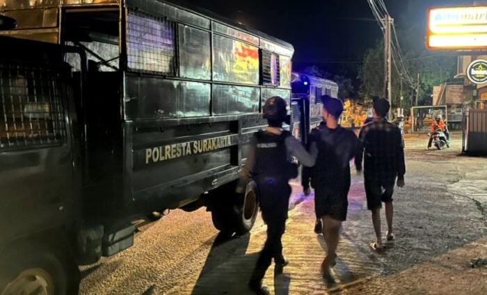 Langgar Himbauan Polisi, Suporter Persebaya Dipulangkan Paksa Dari Solo