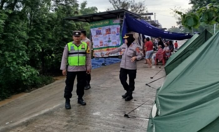 Banjir di Mojolaban, Polisi Pantau Bantuan Untuk Pengungsi