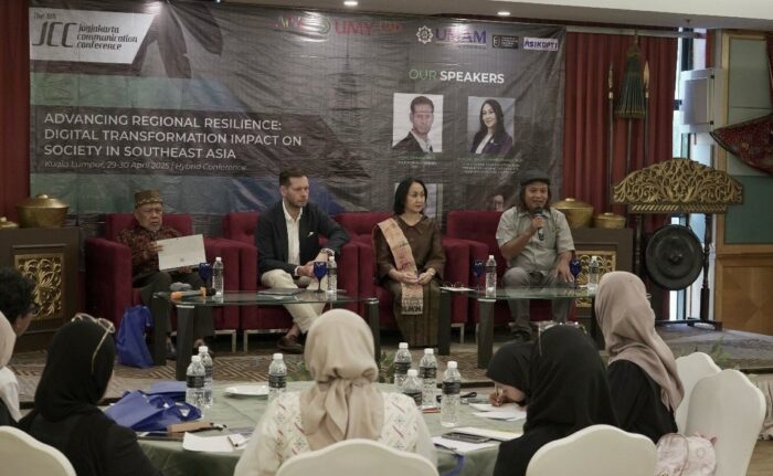 Ikut JCC ke-6 Berpusat di Malaysia, 2 Mahasiswa Ilkom UMS Raih Predikat Presenter Terbaik