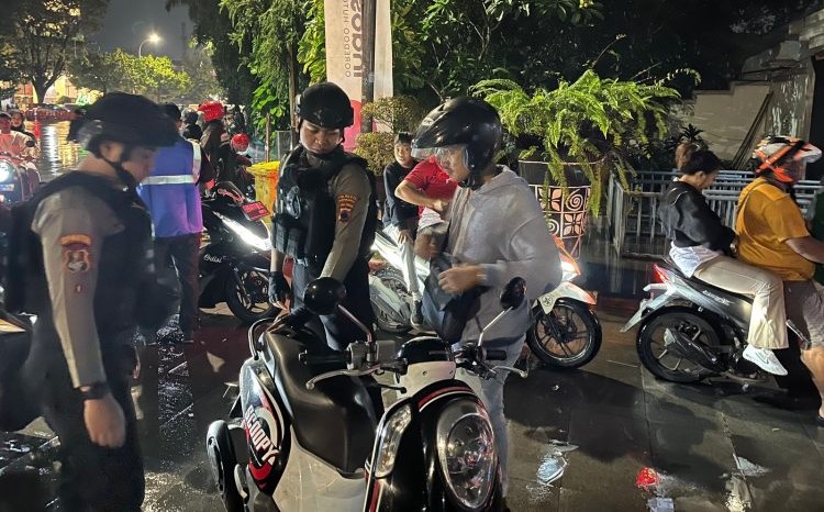 Nonton Bola Bawa Miras, 11 Suporter Persis Solo Diamankan Polisi