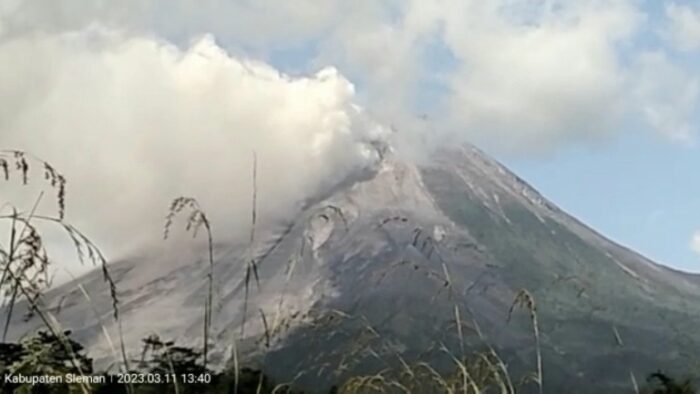 Waspada Erupsi Gunung Merapi, Guguran Awan Panas Capai Radius 7 Kilometer