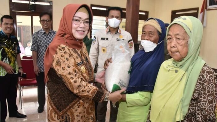 Pertama di Jawa Tengah, Penyaluran Bantuan Beras CPP di Sukoharjo Capai 100 Persen