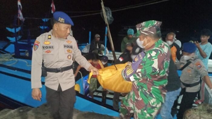 Satpolairud Polres Malang Evakuasi Jenazah ABK di Perairan Sendangbiru Malang