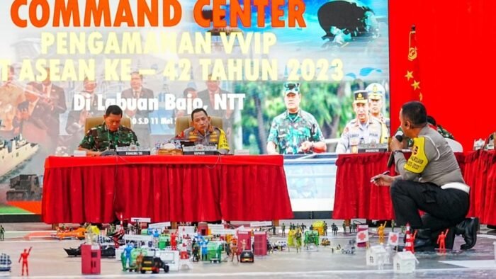 Kapolri dan Panglima TNI Periksa Tactical Floor Game Pasukan Pengaman KTT ASEAN