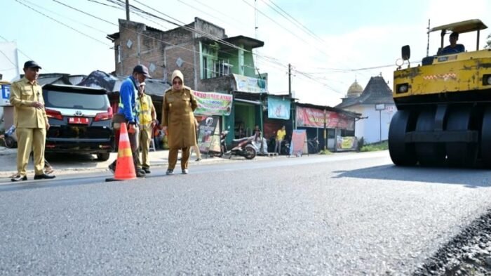 Terus Dikritik Masyarakat, Akhirnya Jalan Rusak di Sukoharjo Mulai Diperbaiki