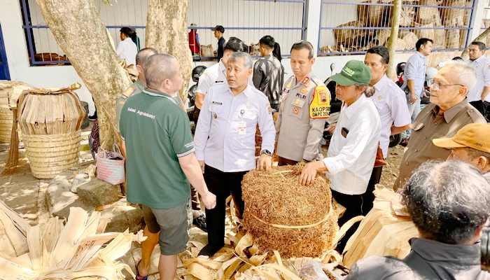 Kunjungi Gudang Tembakau, Pj. Bupati Temanggung: Berharap Hasil Panen Tembakau Bisa Dibeli Semua dengan Harga yang Bagus