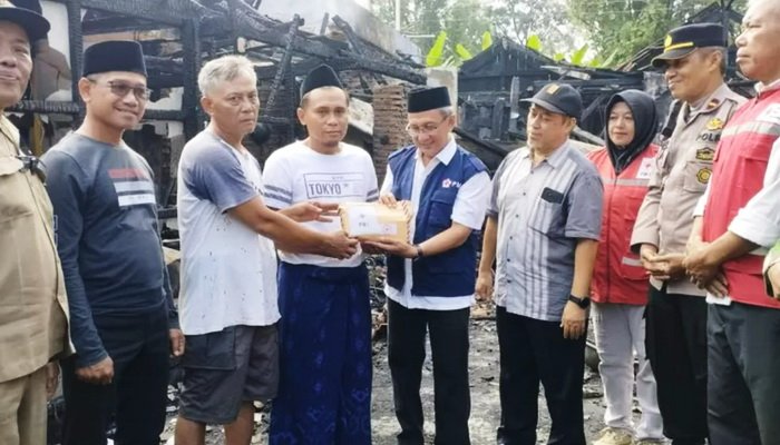 PMI Batang Berikan Bantuan Rehabilitasi untuk Korban Kebakaran di Desa Bandar