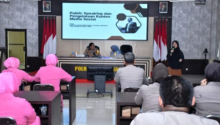 Pelatihan Publik Speaking, Polres Karanganyar Serius Kelola Informasi dan Medsos