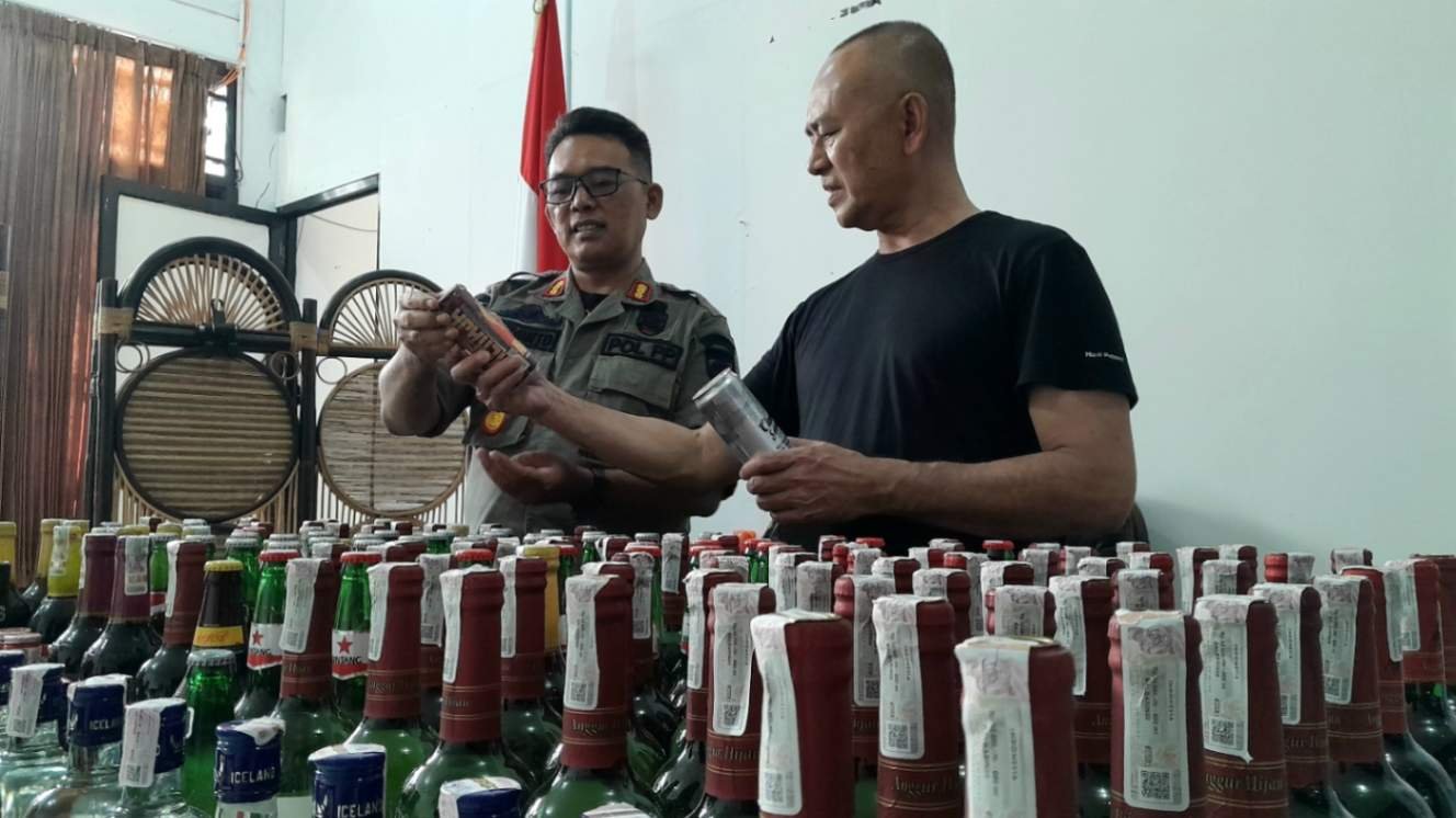 Operasi Cipta Kondisi, Satpol PP Sukoharjo Sita Ratusan Botol Miras dari 2 Penjual
