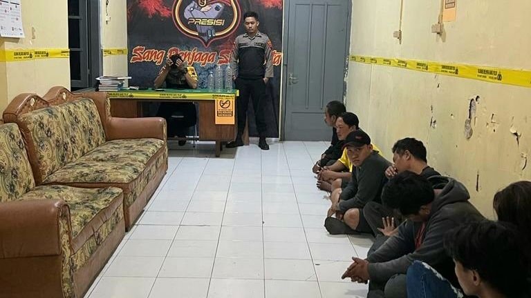 Malam Takbiran Pesta Miras di Pos Ronda, 7 Pemuda di Kota Solo Terciduk Polisi