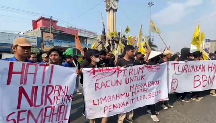 Demo Tolak Kenaikan Harga BBM Bersubsidi di Sukoharjo, Mahasiswa Singgung PT. RUM